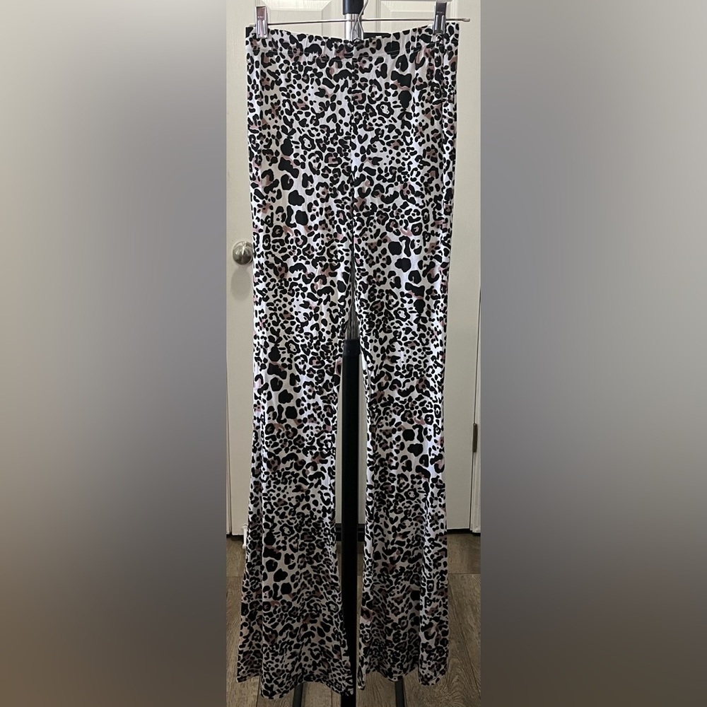 NWT Nasty Gal Leopard High waisted Flare Pants Women’s size 4 - Picture 2 of 4